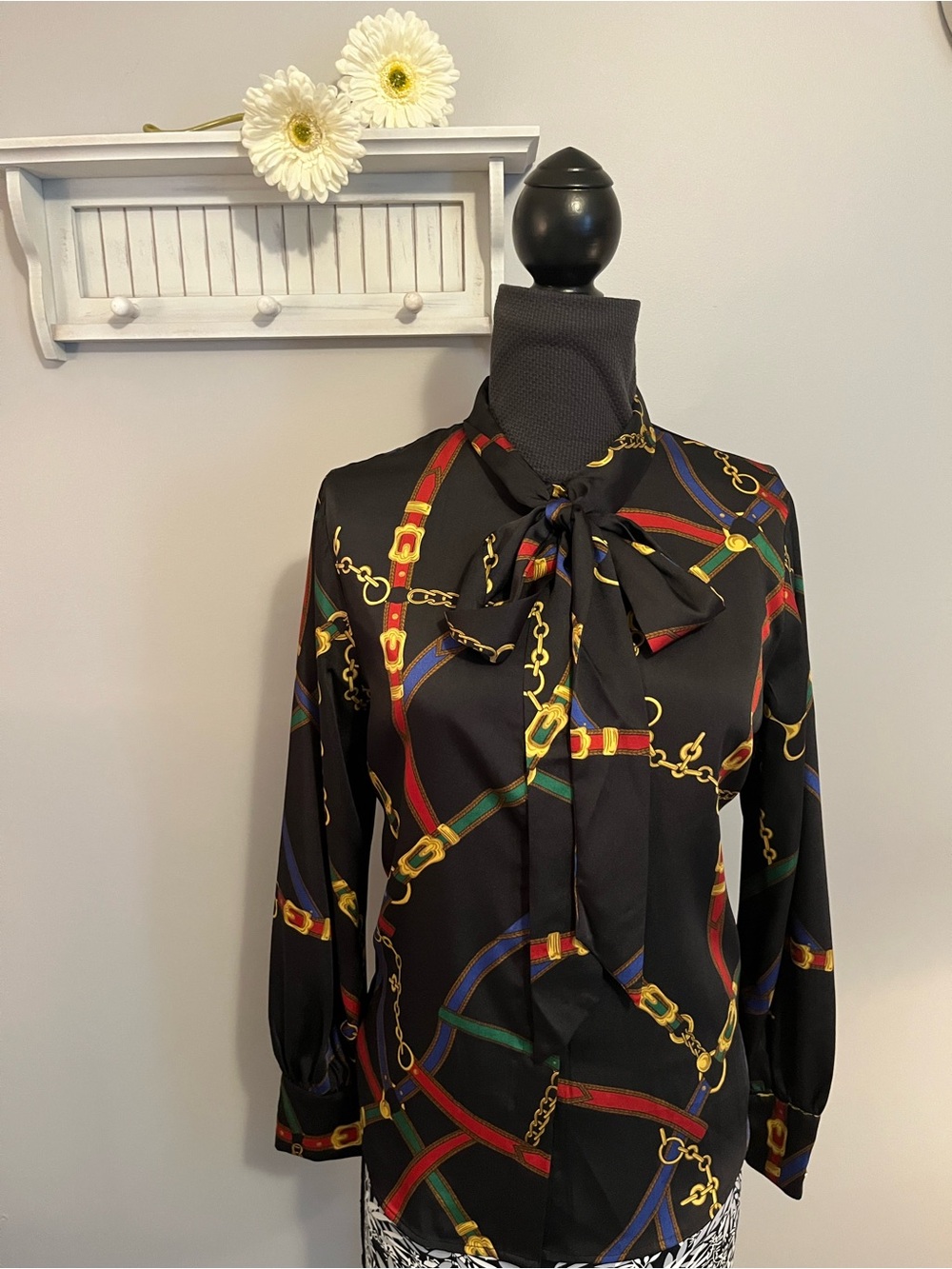 LAUREN Ralph Lauren Black Chain & Belt Print Tie-Neck Blouse EUC